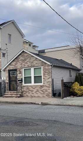 557 Hunter Avenue, Staten Island, NY 10306