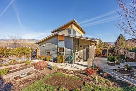 126 Dunn Circle, Ashland, OR 97520