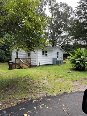 129 Walnut Street, Yadkinville, NC 27055