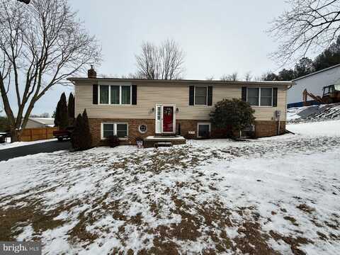 2135 NOSS ROAD, YORK, PA 17408