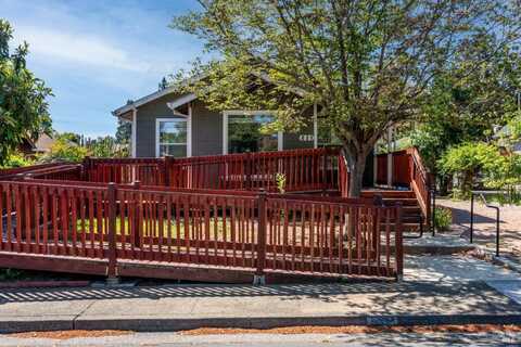 831 Cypress Avenue, Ukiah, CA 95482