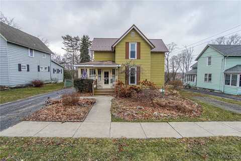 10 Oak Street, Hanover, NY 14136