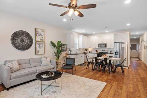 924 Apple St, Fredericksburg, TX 78624
