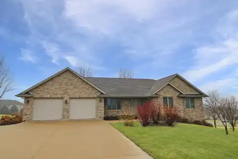 8432 Southern Hills, Dubuque, IA 52003