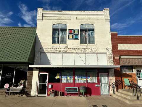 121 E Main St, Watonga, OK 73772