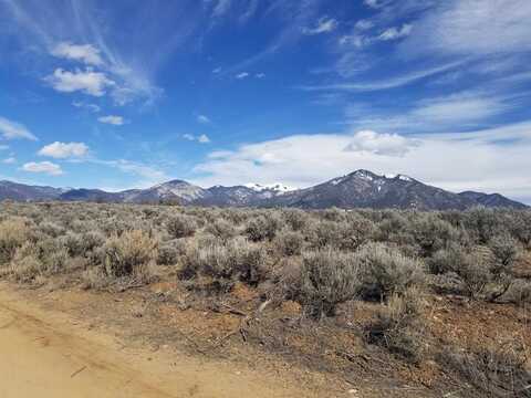 Day Ln, Taos, NM 87571