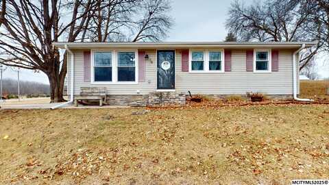 16 S Hooker Ave, NORA SPRINGS, IA 50458