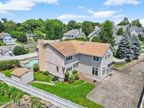 16 Elizabeth Lane, Riverside, CT 06878