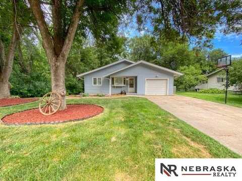 3209 Cottonwood Lane, Omaha, NE 68134