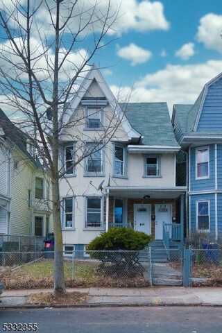 889 S 16th St, Newark, NJ 07108