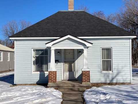 722 W 11th St, Larned, KS 67550