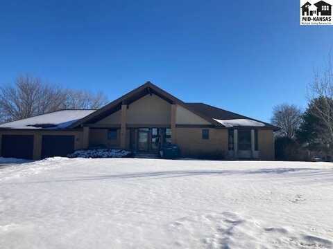 904 Mallard Dr, McPherson, KS 67460