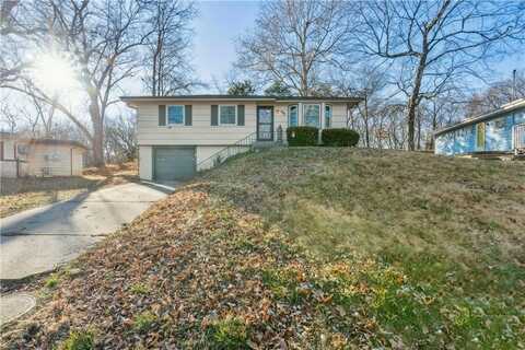 892 NW South Shore Drive, Lake Waukomis, MO 64151