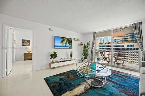 1200 Brickell Bay Dr, Miami, FL 33131
