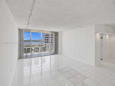 18071 Biscayne Blvd, Aventura, FL 33160