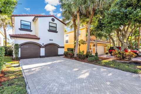 9825 Fairway Cove Ln, Plantation, FL 33324