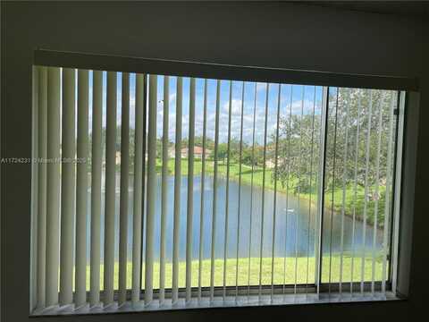 918 Twin Lakes Dr, Coral Springs, FL 33071