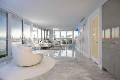 1717 N Bayshore Dr, Miami, FL 33132