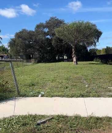 3 Nw Ave, Hallandale Beach, FL 33009