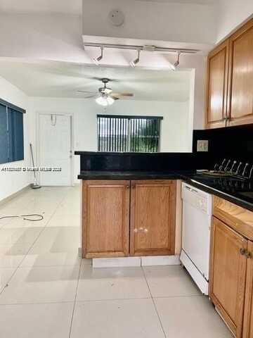 312 SW 10th Ter, Hallandale Beach, FL 33009