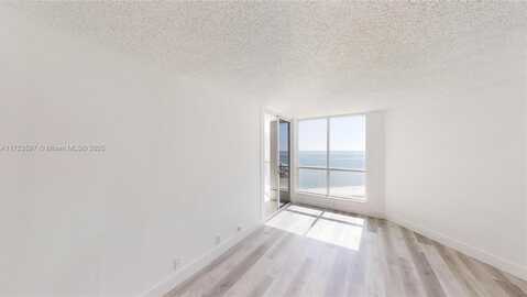 6767 Collins Ave, Miami Beach, FL 33141