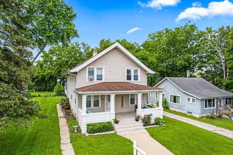 135 Lake St, Pewaukee, WI 53072