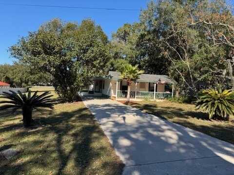 135 E LEMON STREET, LADY LAKE, FL 32159