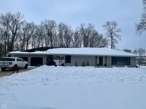 8263 W Deaver Road, Columbus, IN 47201