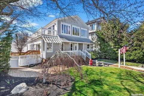 240 W Riviera Drive, Lindenhurst, NY 11757