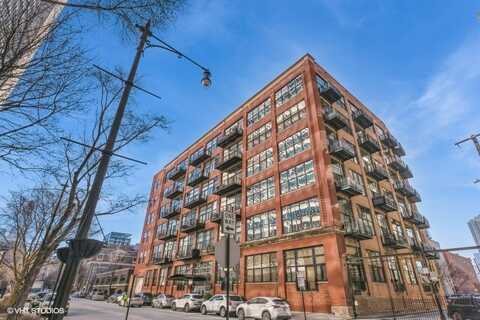 525 W SUPERIOR Street, Chicago, IL 60654