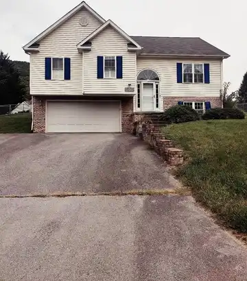 348 Brandon Drive, BLUEFIELD, VA 24605