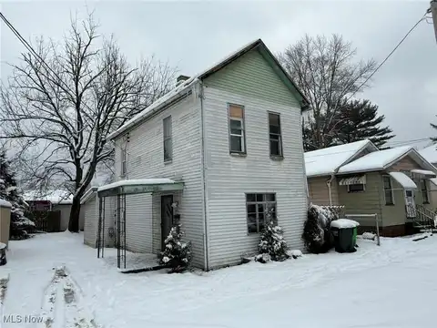 217 McConnell Street, Uhrichsville, OH 44683