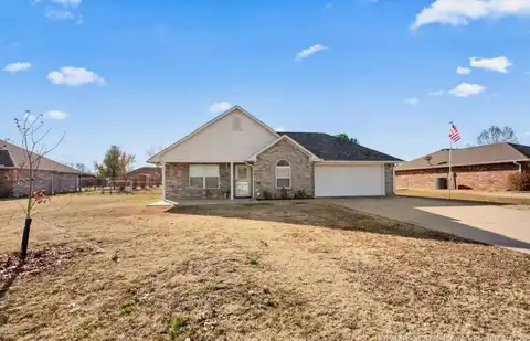 508 E 9th Place, Grove, OK 74344