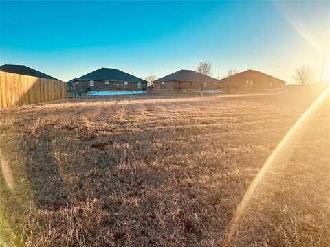 56 Mulberry Street, Clinton, OK 73601