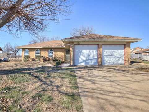 905 Newport Avenue, Moore, OK 73160