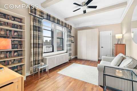 321 East 54th Street, New York, NY 10022