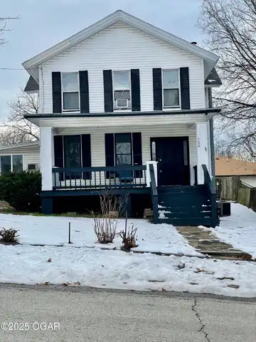 100 N High Street, Neosho, MO 64850