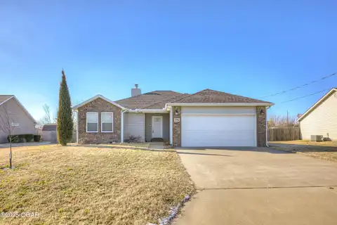 2704 S Moffet Avenue, Joplin, MO 64804