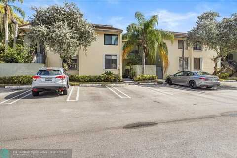 9520 SW 1st Ct, Coral Springs, FL 33071