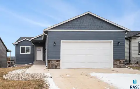 7805 E 44th St, Sioux Falls, SD 57110