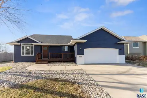 617 Raven Ave, Harrisburg, SD 57032