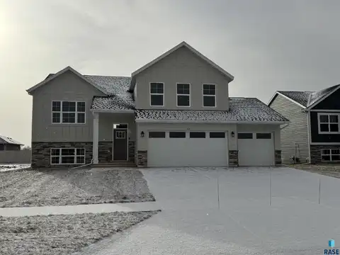 517 Hillside St, Harrisburg, SD 57032