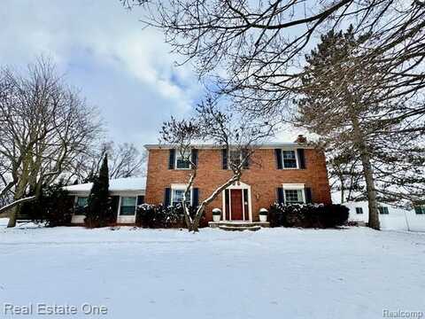 2727 WARWICK Drive, Bloomfield Hills, MI 48304