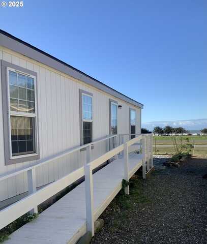 94120 STRAHAN ST, Gold Beach, OR 97444