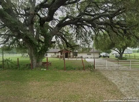 7824 W ROCKPORT RD, Von Ormy, TX 78073