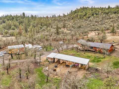 3941 Rogue River Drive, Eagle Point, OR 97524