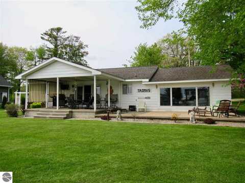 6755 W Northshore Drive, Lake City, MI 49651