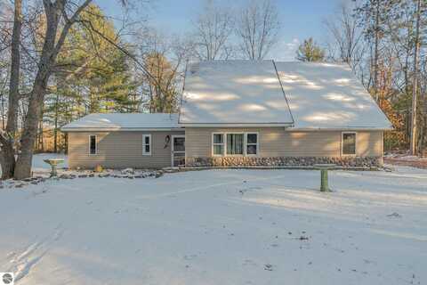 3940 Forest Road, Oscoda, MI 48750