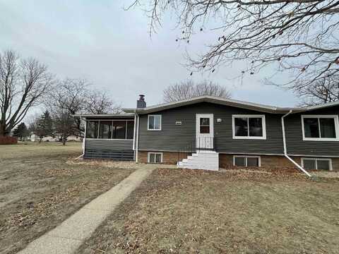 120 Nelson Circle, Manchester, IA 52057