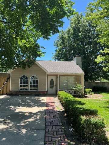 421 Redbud LN, Fayetteville, AR 72703